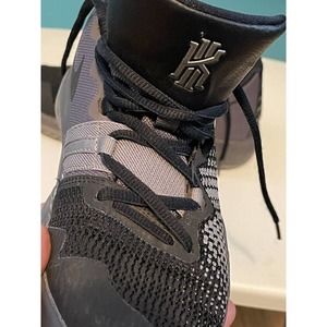 Nike Kyrie Irving Flytrap Size Youth 6.5Y‎ Women's 8 Black Sneakers